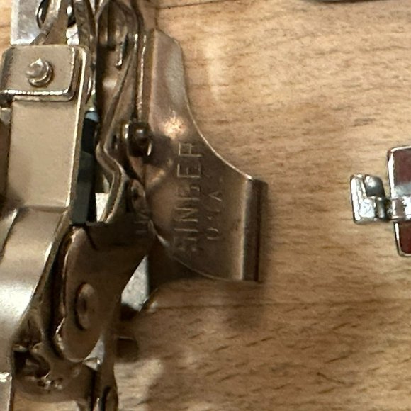 Vintage Singer Sewing Machine Attachments with White Singer Case - Picture 5 of 7